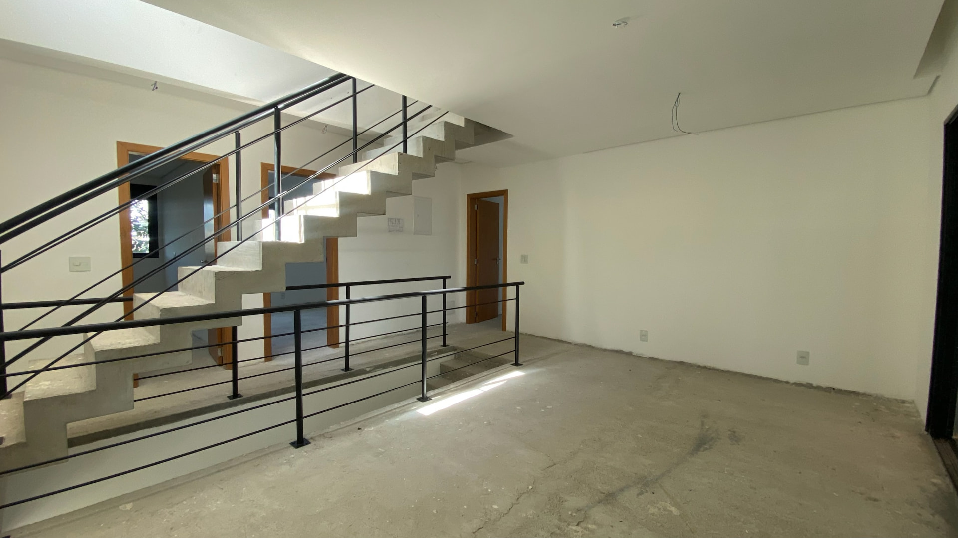 Escada e sala superior